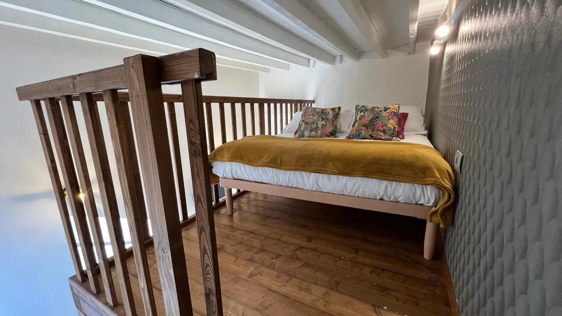 Apartment Flo Liberta' Suite Wood Florence