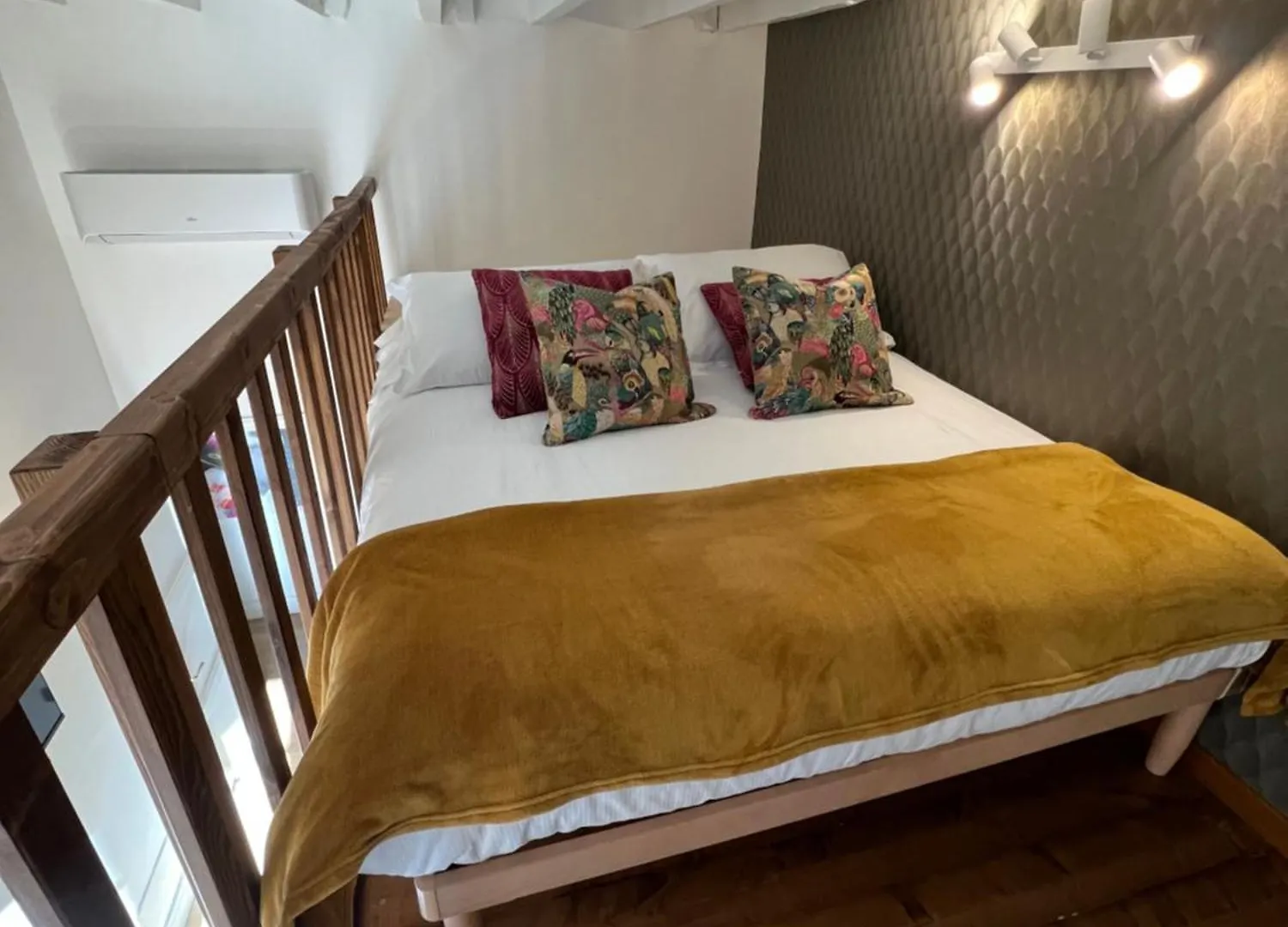 Apartment Flo Liberta' Suite Wood Florence